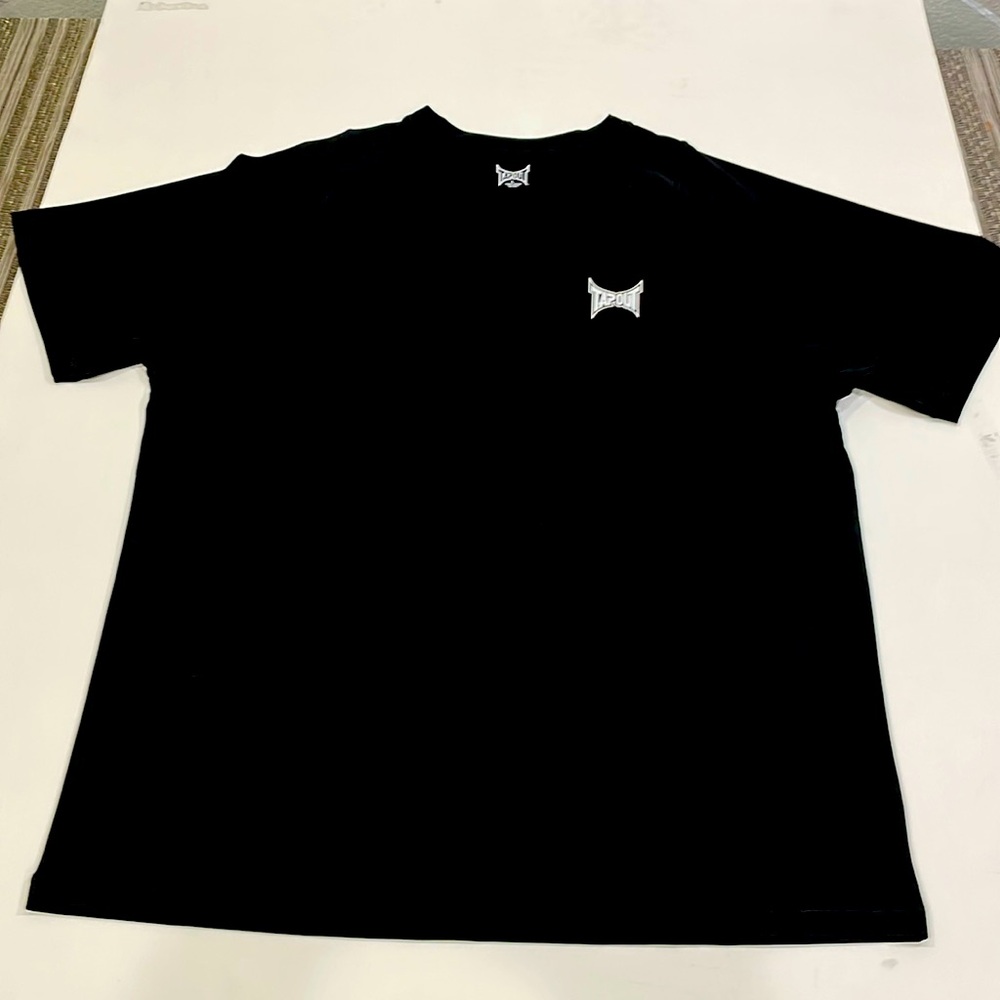 Black tap out short sleeve rash, guard, large new without tags vintage 2000s